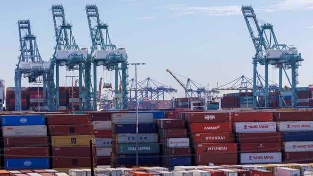 Các chuyến hàng container từ châu Á đến Mỹ sụt giảm mạnh do lạm phát