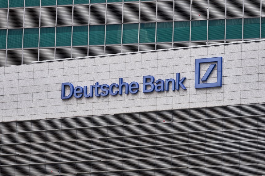 Nỗi sợ hãi về sự bất ổn của hệ thống ngân hàng lan sang Deutsche Bank