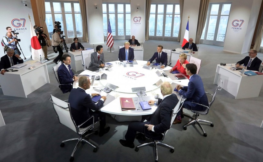 Các nhà lãnh đạo tại Hội nghị thượng đỉnh G7 ở Biarritz, Pháp. Ảnh: AP.
