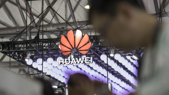 Mỹ sắp ban hành luật cấm loại Huawei khỏi danh sách đen của Bộ Thương mại Mỹ