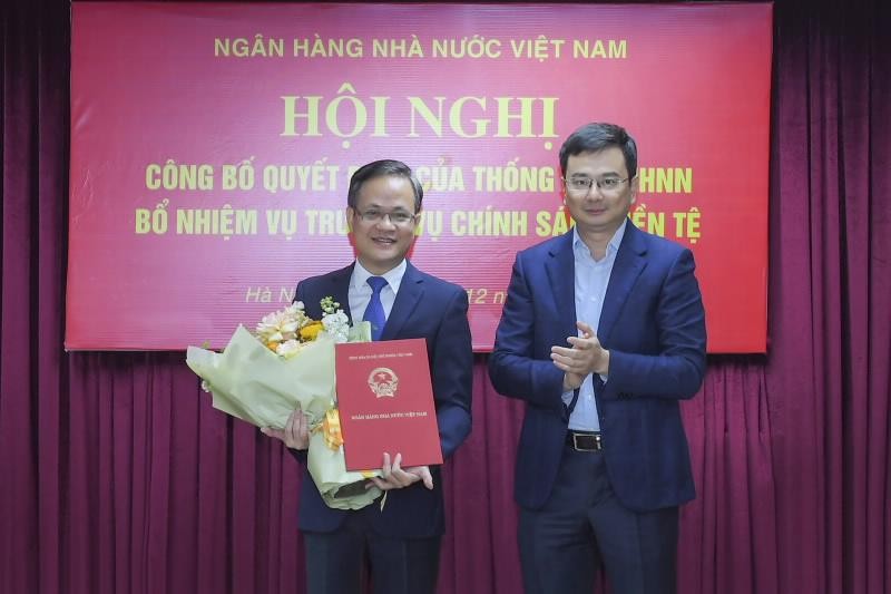 Phó Thống đốc NHNN Phạm Thanh Hà trao Quyết định bổ nhiệm cho ông Phạm Chí Quang