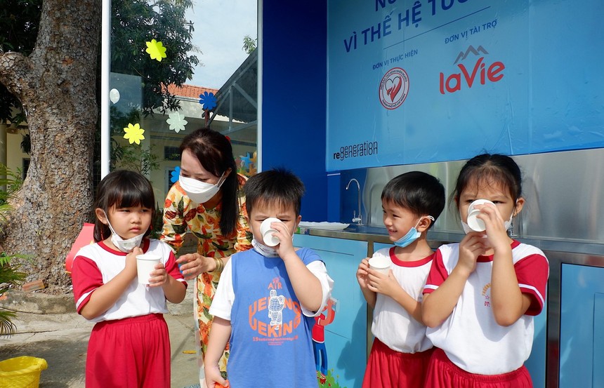La Vie tài trợ hệ thống nước uống cho gần 10.000 học sinh ở Long An