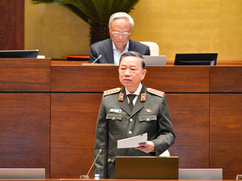 Bộ trưởng Bộ Công an Tô Lâm tiếp thu ý kiến đại biểu Quốc hội.