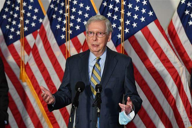 Lãnh đạo phe đa số tại Thượng viện Mỹ Mitch McConnell phát biểu trong một cuộc họp báo ở Washington, DC. Ảnh: AFP/TTXVN