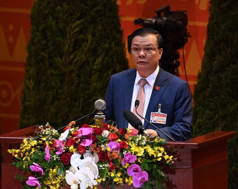 Bộ trưởng Bộ Tài chính Đinh Tiến Dũng trình bày tham luận tại Đại hội.