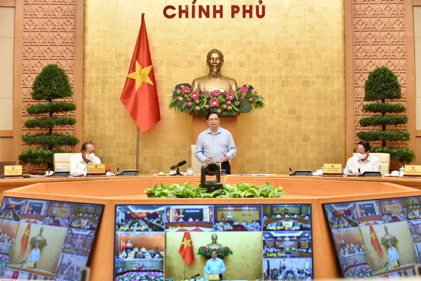 Thủ tướng Chính phủ Phạm Minh Chính phát biểu kết luận tại cuộc họp trực tuyến về phòng, chống dịch COVID-19 (Ảnh: Nhật Bắc)