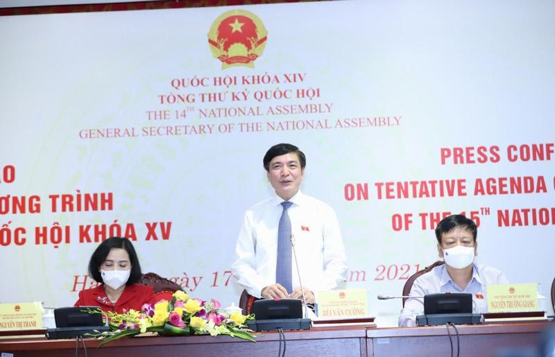 Tổng thư ký Quốc hội Bùi Văn Cường chủ trì họp báo (Ảnh Duy Linh).