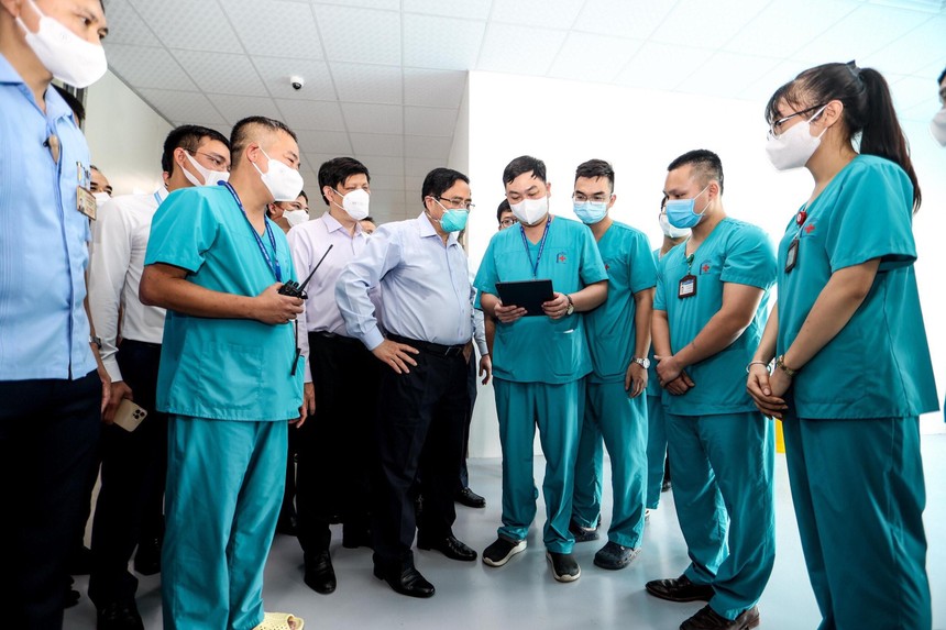 Thủ tướng Chính phủ Phạm Minh Chính thăm và khai trương bệnh viện điều trị người bệnh Covid-19 tại quận Hoàng Mai, Hà Nội