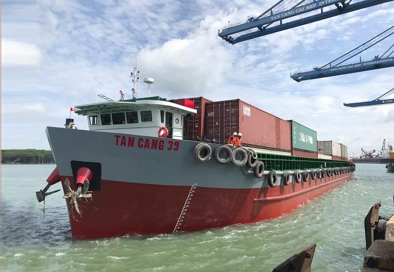 Vận chuyển container bằng sà lan kết nối Tân Cảng - Cái Mép