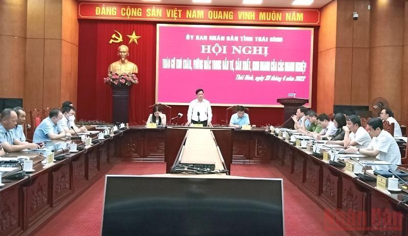 Phó Bí thư Tỉnh ủy, Chủ tịch UBND tỉnh Thái Bình Nguyễn Khắc Thận phát biểu tại hội nghị
