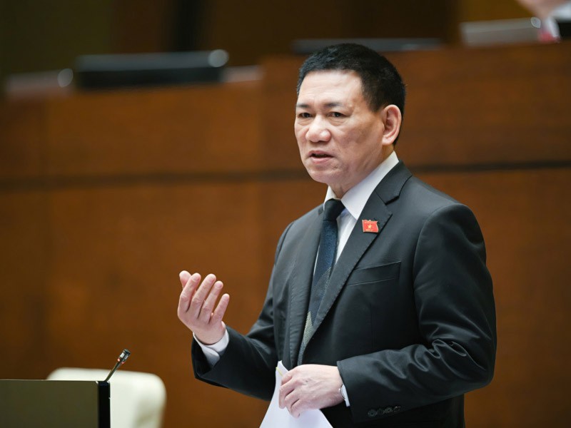 Bộ trưởng Bộ Tài chính Hồ Đức Phớc giải trình ý kiến đại biểu.