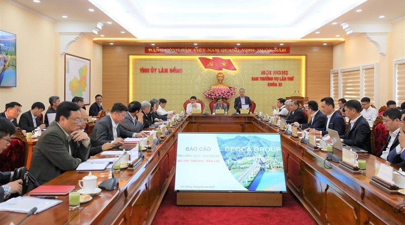 Quang cảnh buổi làm việc về đẩy nhanh tiến độ chuẩn bị đầu tư Dự án PPP đầu tư xây dựng cao tốc Tân Phú - Bảo Lộc.