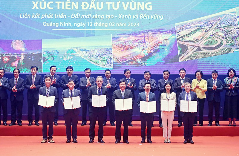 "Sóng" FDI sẽ mạnh lên 1 Các đối tác phát triển cam kết hỗ trợ 2,6 tỷ USD để phát triển Vùng đồng bằng sông Hồng.