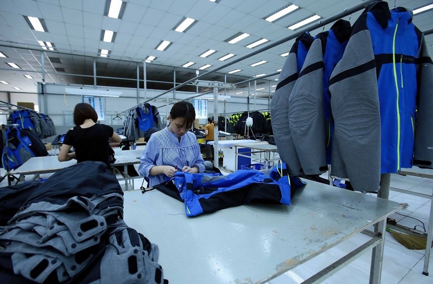 Nhập khẩu nguyên phụ liệu phục vụ cho ngành dệt may da giày từ Trung Quốc giảm 36,6% so với cùng kỳ năm trước.