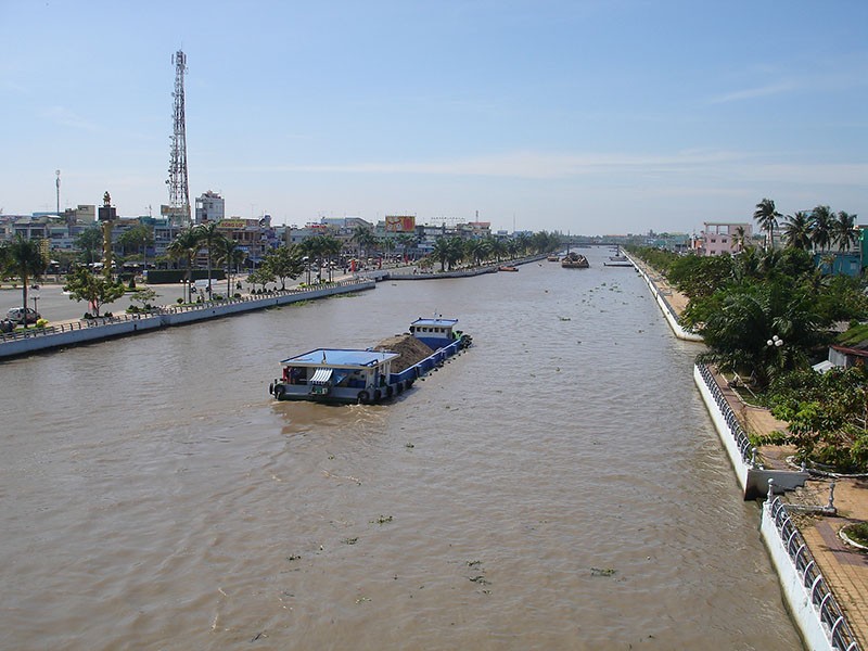 Vận chuyển cát trên Kênh Xáng Xà No, tỉnh Hậu Giang