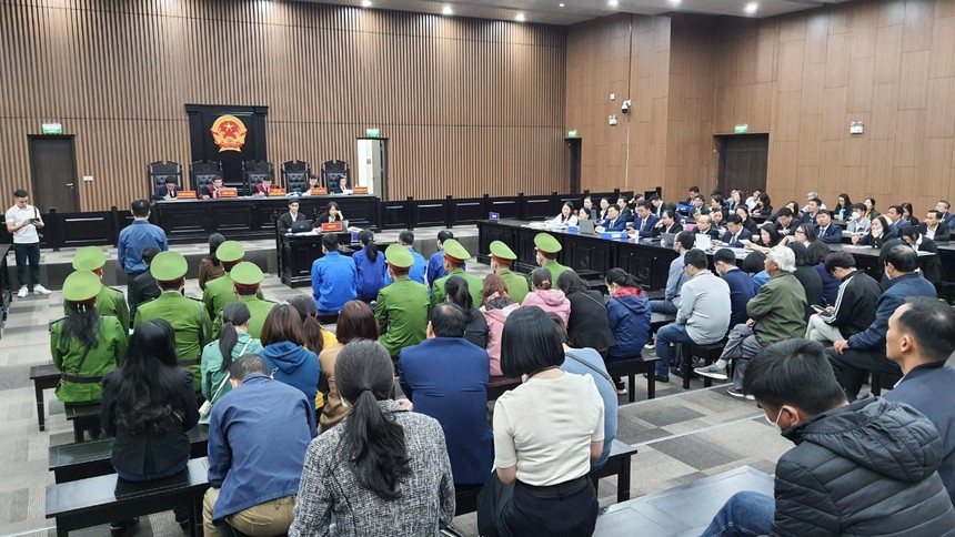 Phiên tòa xét xử vụ án Nguyễn Thị Hà Thành và đồng phạm lừa đảo chiếm đoạt tài sản.