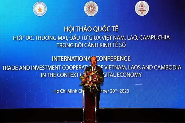 Tiến sĩ Phan Chí Hiếu, Chủ tịch Viện Hàn lâm Khoa học xã hội Việt Nam phát biểu tại hội thảo - Ảnh: Lê Quân