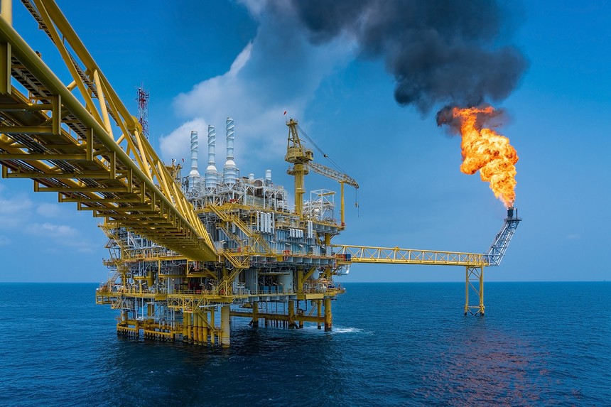 Cổ phiếu dầu khí “nóng” hơn giá dầu