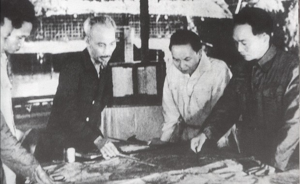 Bộ Chính trị Trung ương Đảng họp tại Định Hoá (Thái Nguyên) quyết định Chiến dịch Đông Xuân 1953 -1954 và Chiến dịch lịch sử Điện Biên Phủ   