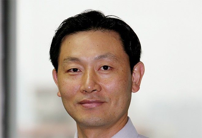 Yun Hang Jin Giám đốc Khối thị trường mới nổi Công ty Korea Investment & Securities (Hàn Quốc)