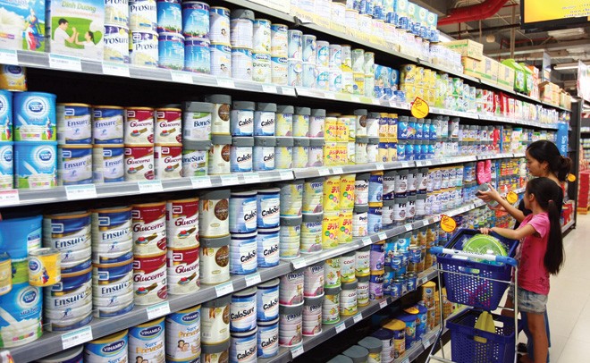Tại nhiều siêu thị, sữa Mead Jonhson trong danh mục bình ổn giá đều không còn đủ hàng để bán