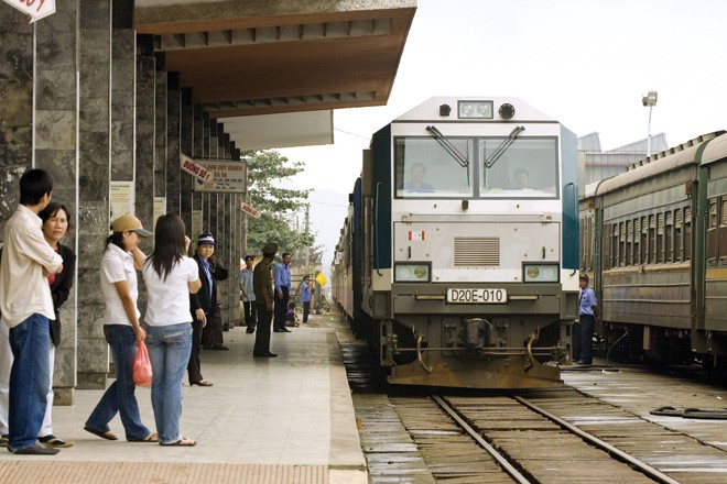 Mức thu nhập thấp khiến mỗi năm Đường sắt Việt Nam phải giải quyết cho khoảng 500 lao động xin nghỉ việc    