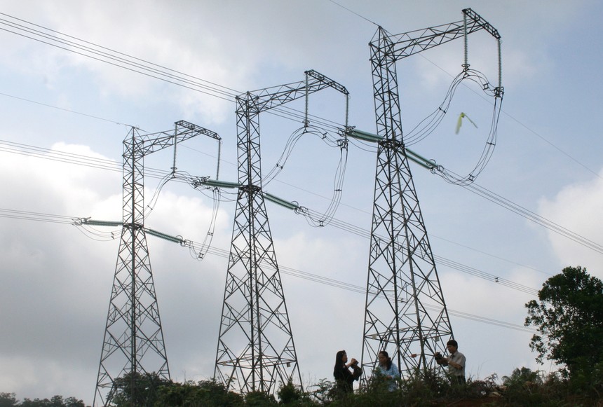 Đóng điện sân phân phối 500 kV của Trung tâm Điện lực Vũng Áng