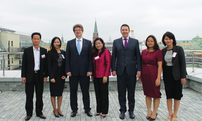 Đoàn công tác của HOSE do Tổng giám đốc Phan Thị Tường Tâm dẫn đầu tới thăm và làm việc với CEO và CFO của Sở GDCK Moscow