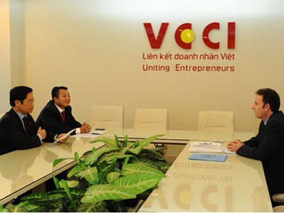 VCCI đề xuất tăng 12% lương tối thiểu