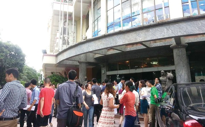 Cảnh chen mua căn hộ tại Sàn Mường Thanh chiều ngày 14/7