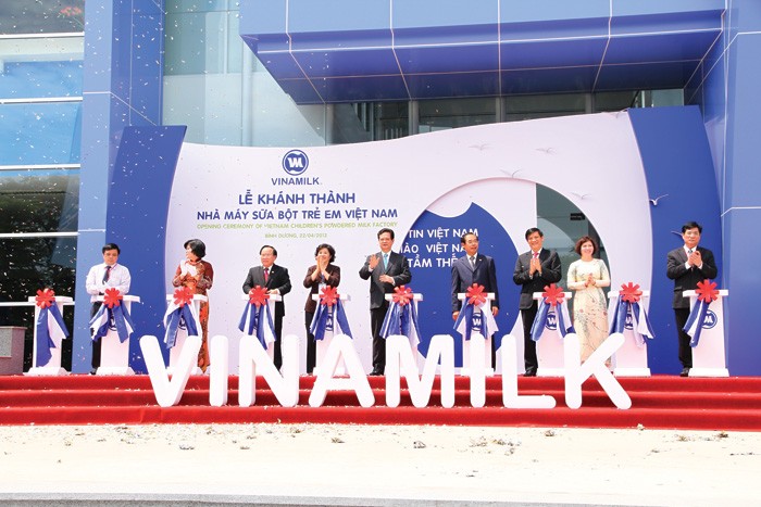 Khánh thành Nhà máy sữa bột Việt Nam có vốn đầu tư 2.000 tỷ đồng, đây là một trong 2 “siêu nhà máy” hiện đại bậc nhất thế giới tại Bình Dương do Vinamilk đầu tư