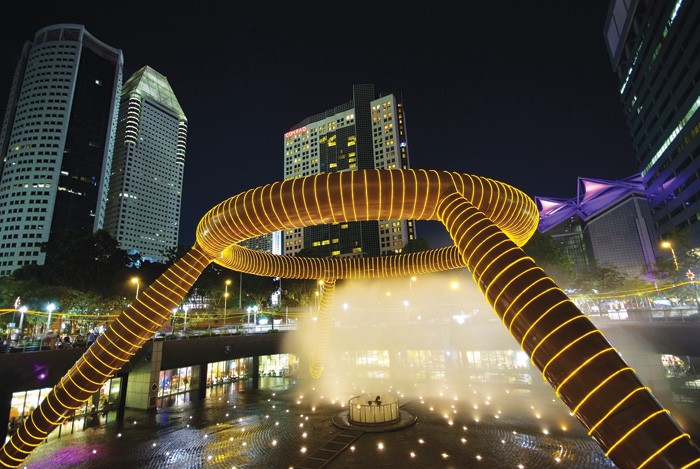 Suntec City là một trong những trung tâm mua sắm lớn tại Singapore