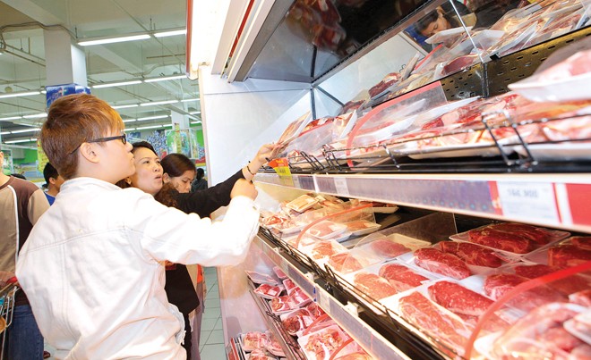 Một lượng lớn thịt bò đông lạnh cũng được nhập về cung ứng cho thị trường nội địa