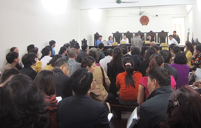 Hàng chục bị hại đã có mặt tại phiên xét xử Lê Hồng Bàng