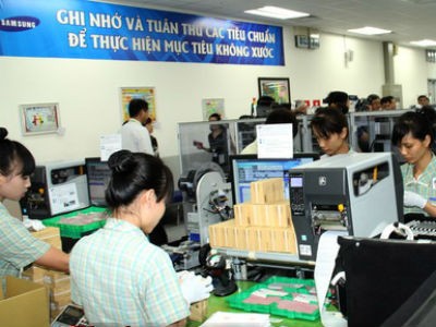 Sản xuất điện thoại di động ở Nhà máy Samsung Thái Nguyên