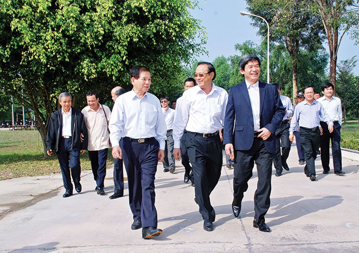 Nguyên Chủ tịch nước Nguyễn Minh Triết về thăm Nhà máy nhân dịp chuẩn bị khởi công dây chuyền 2