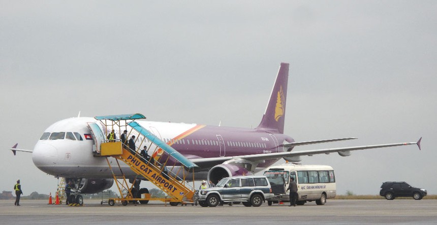 Sân bay Phù Cát đang được nâng cấp thành sân bay quốc tế sẽ góp phần đưa kinh tế Bình Định cất cánh