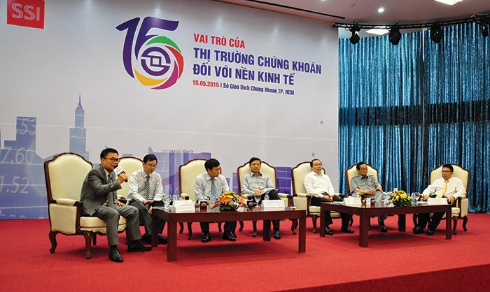 Hai câu hỏi được Chủ tịch SSI đặt ra xuyên suốt cuộc thảo luận là: đánh giá về vai trò của TTCK Việt Nam và giải pháp nào để TTCK Việt Nam phát triển