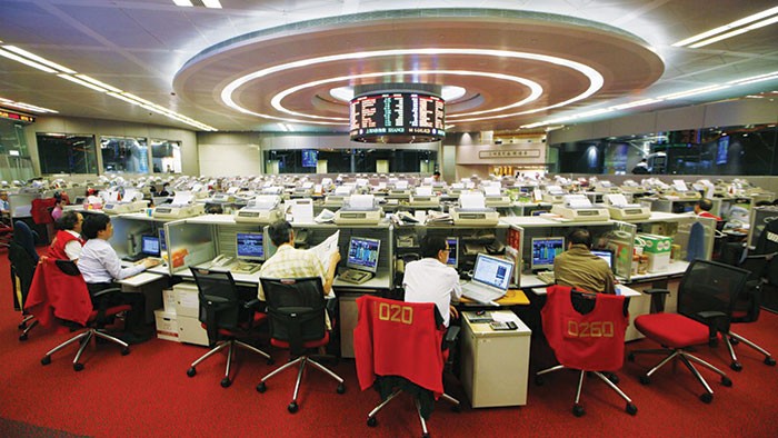 TTCK Hong Kong không có quy định giới hạn biên độ dao động trong ngày của một cổ phiếu
