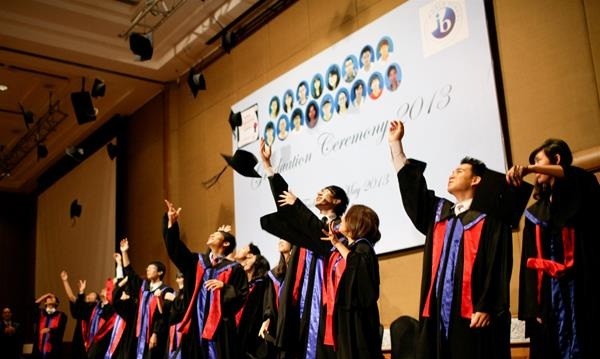 Nhiều sinh viên Việt Nam đã tốt nghiệp các trường đại học có vốn FDI tại Việt Nam, như RMIT...