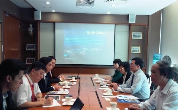 Đoàn công tác của tỉnh Bình Định do Chủ tịch UBND tỉnh Hồ Quốc Dũng dẫn đầu làm việc với các doanh nghiệp Singapore nhằm kêu gọi đầu tư vào địa phương