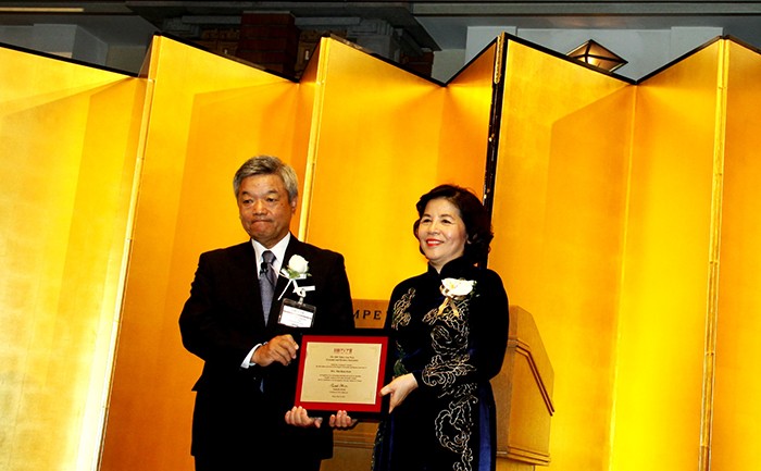 Bà Mai Kiều Liên - Chủ tịch HĐQT kiêm Tổng giám đốc Vinamilk là người Việt Nam duy nhất đoạt giải trong lĩnh vực “Kinh tế và đổi mới doanh nghiệp” của Giải thưởng Nikkei châu Á  