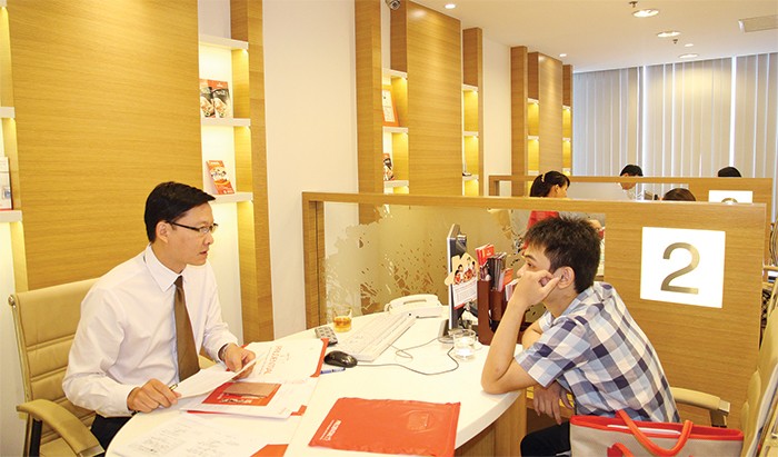 Tỷ lệ khách hàng duy trì hợp đồng trong những năm đầu tại Việt Nam chỉ khoảng 40 - 50%