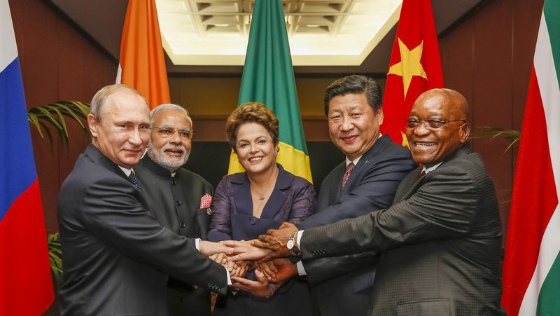 Lãnh đạo khối BRICS trong cuộc họp thượng đỉnh 2014 (ảnh: internet)