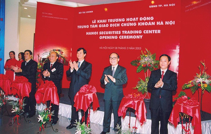Trung tâm GDCK Hà Nội khai trương hoạt động ngày 8/3/2005