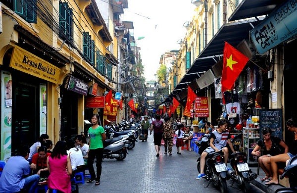 Phố Tạ Hiện đã phát huy tốt giá trị, trở thành điểm thu hút du khách đến với phố cổ Hà Nội.