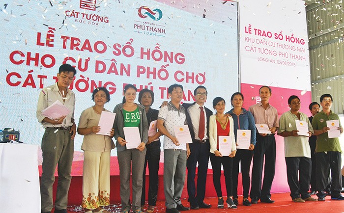 Trao 321 sổ hồng cho cư dân Dự án Cát Tường Phú Thạnh