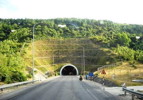 Hầm đường bộ Đèo Ngang