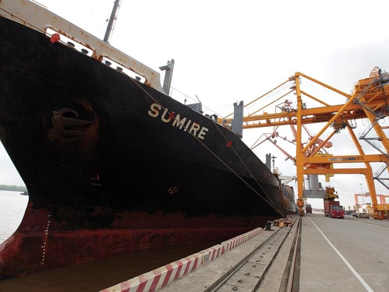 Hàng xuất khẩu của Việt Nam bị các hãng tàu thu rất nhiều loại phụ phí. Ảnh: Đức Thanh