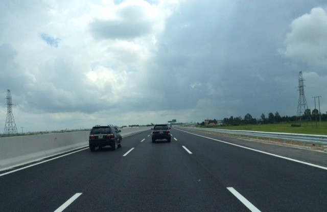 Theo quy định khi tham gia lưu thông trên đường cao tốc Hà Nội - Hải Phòng, tốc độ tối đa là 120km/h và tốc độ tối thiểu là 60km/h.